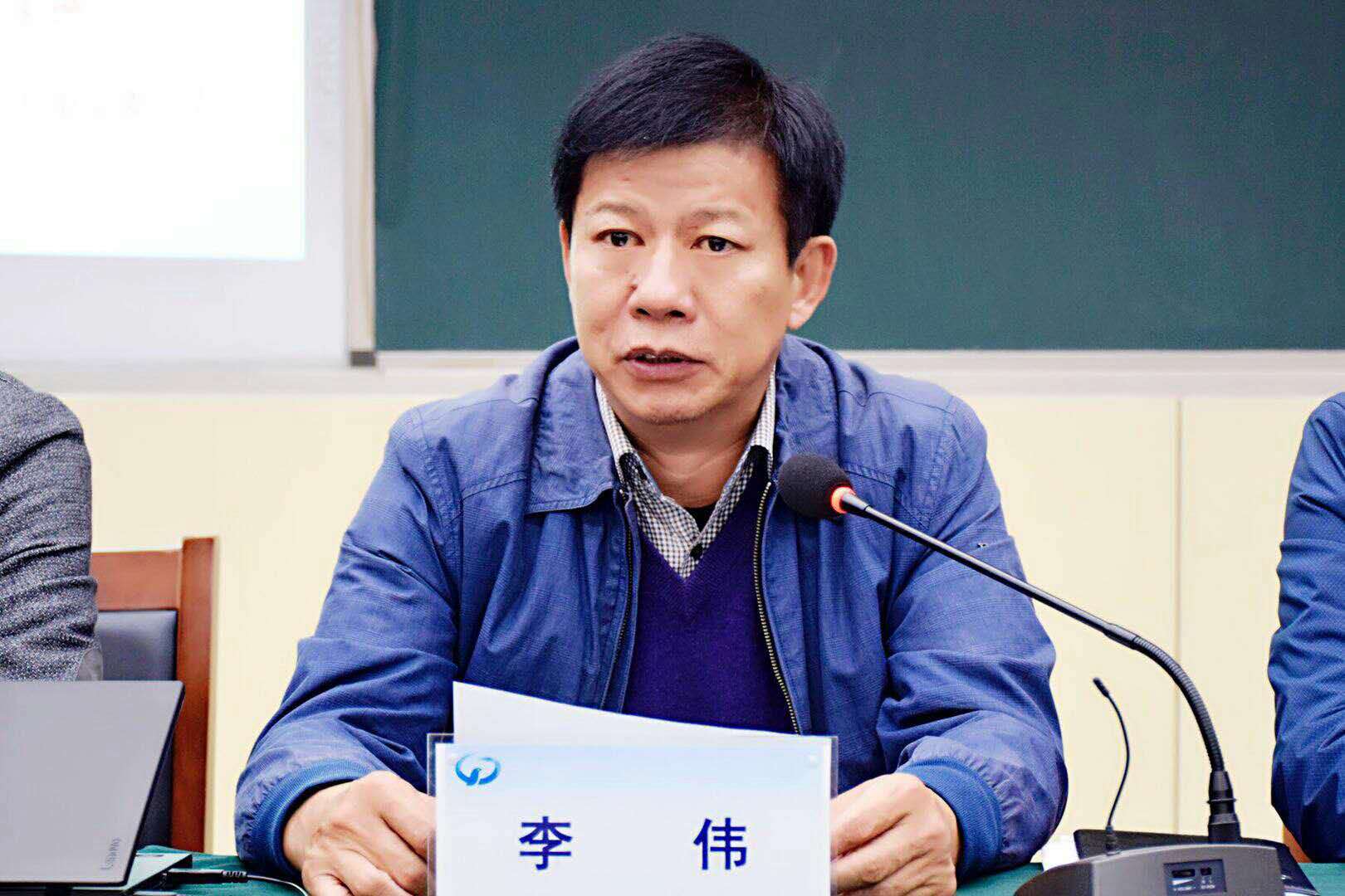 7李伟副校长宣布基层党校学员守则.JPG