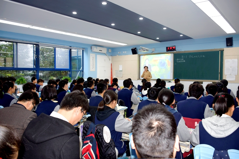 2 交流团老师进班观摩地理课.JPG