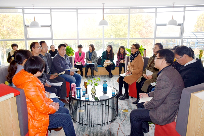 4郑州47中地理组老师与来访老师进行座谈交流.JPG