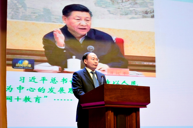 5 郑州47中副校长栗红涛分享学校智慧课堂探索经验.JPG