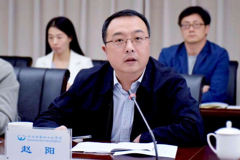 河南省基础教研室副主任赵阳强调试教工作的要求.JPG