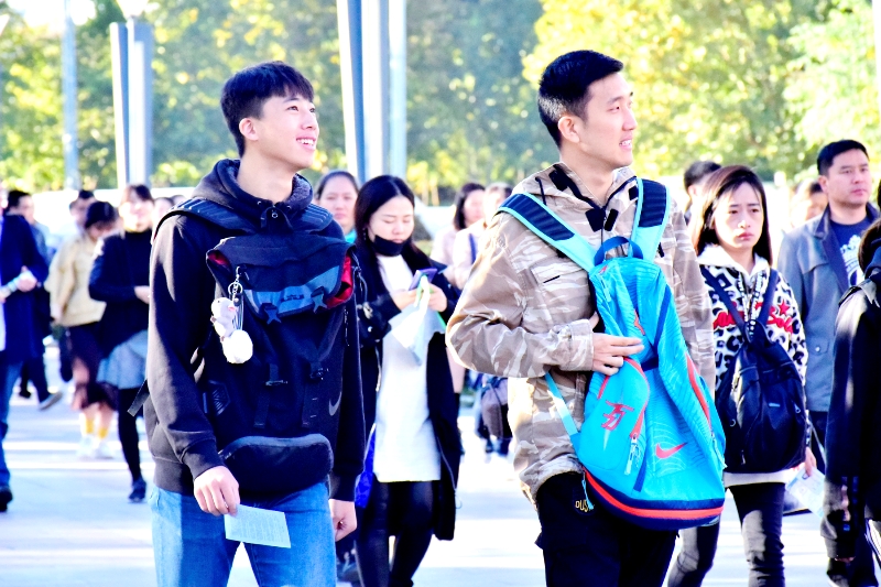 2018年成人高等学校招生全国统一考试郑州47中考点欢迎广大考生.JPG