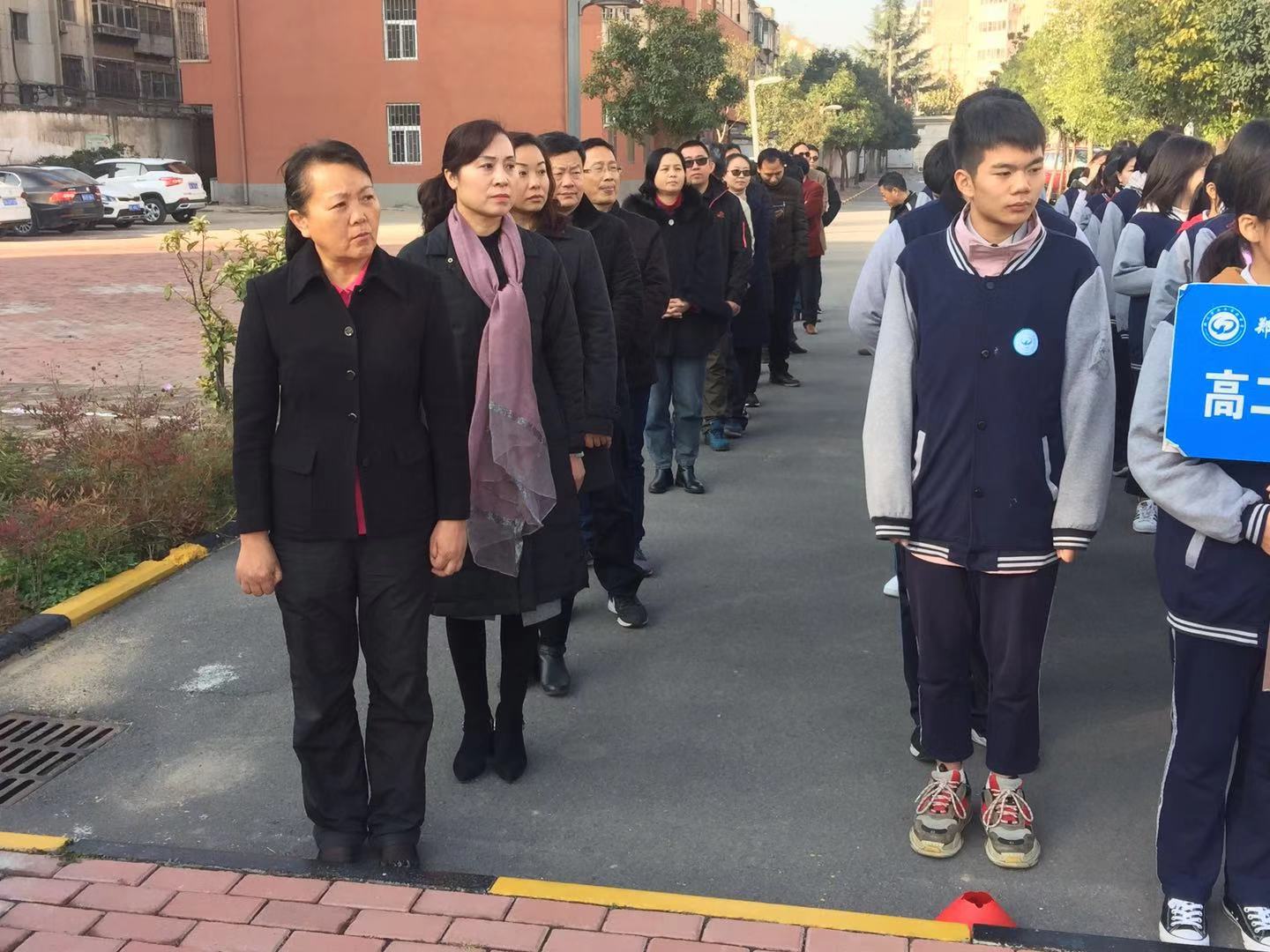 督导升旗.jpg