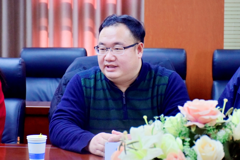 资助检查小组组长郑州16中副校长胡建峰讲话.JPG