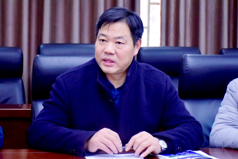 郑州47中德育处主任胡庆周讲话.JPG