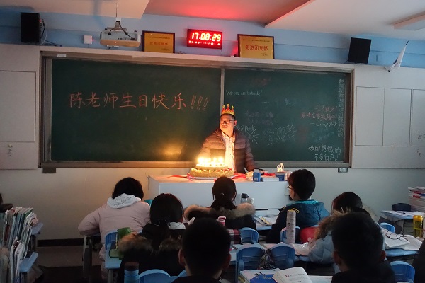 三尺讲台存日月.JPG