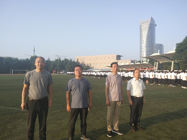 出席晨会的班主任.jpg